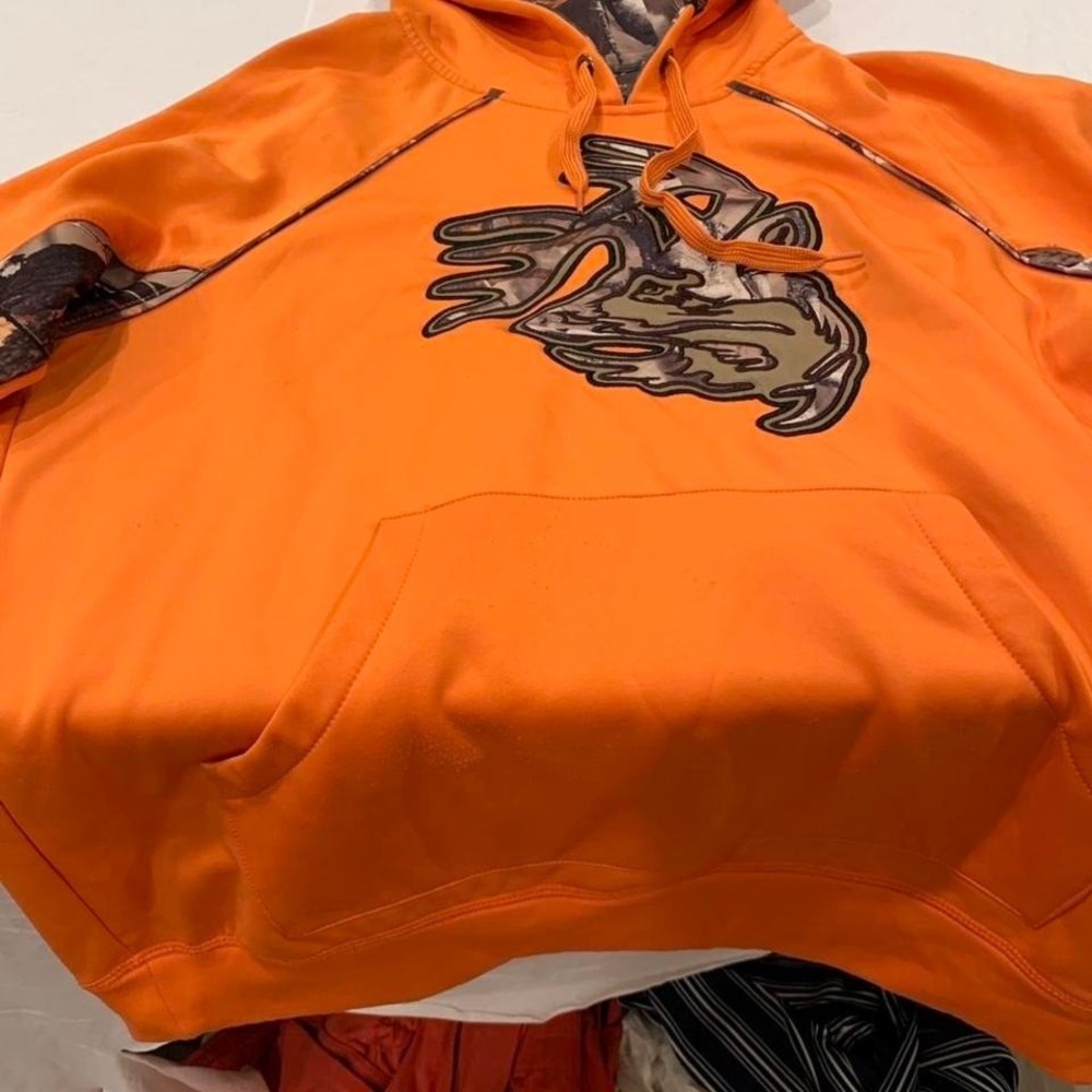 Legendary Whitetails Hunting hoodie The Ultimate Streetwear Staple mens M - Picture 3 of 5